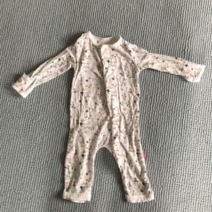 Super sweet baby pajamas; magnetic closure; 0-3m.
